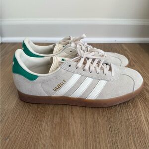 NIB Adidas Spezial Men's Sneakers Shoes - Cream and White Size 8.